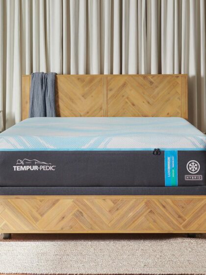 Tempur-LuxeBreeze(R) Medium Hybrid Cal King