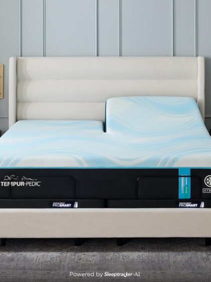 Tempur-LuxeBreeze(R) Medium Hybrid Split Head King